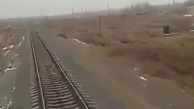 Нукусда ўсмирни поезд уриб кетгани тасвирланган видео пайдо бўлди