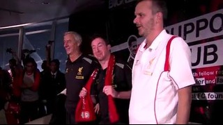 Fowler, Rush & Hamann sing ‘You’ll Never Walk Alone’ in Indonesia