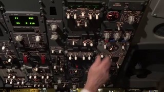 Boeing 737 cockpit scenes