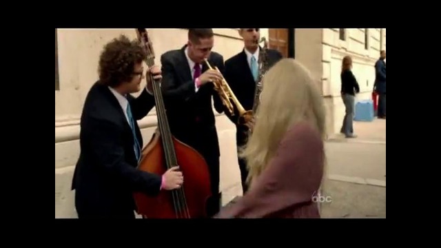 Lady GaGa Dancing In The Street