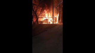 Две шикарные иномарки сожгли в Ташкенте на 8 Марта