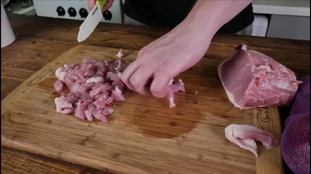 Острые кабачки со свининой под беконом