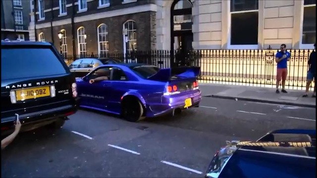 Two Nissan GTR R33 Skylines Revving and Shooting Flames in London 2014 (1080p)