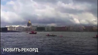 Петербуржец проплыл по неве 74 километра