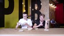 Парни пробуют Дошираки