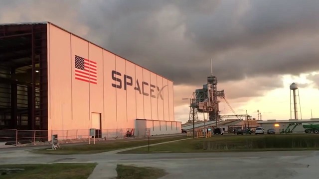 Falcon Heavy. Большим амбициям – большую ракету