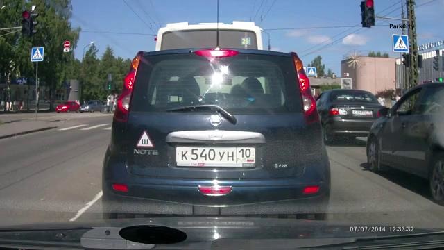 Нарушил, а потом типа напугал, водител