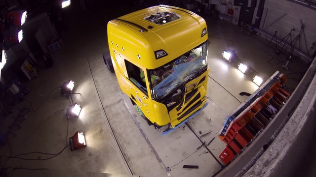 Как испытывают грузовые машины? Краш тесты Volvo, Scania