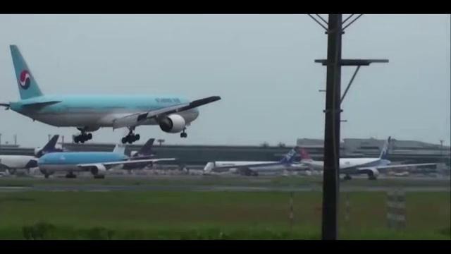 Очень опасная посадка корейского Boeing 777