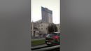 Здание на фотографии выглядит странно плоским