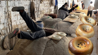 Легендарный САМАРКАНДСКИЙ хлеб. 15 000 лепешек в день. Как приготовить хлеб
