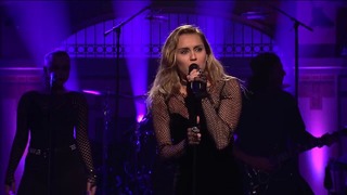 Miley Cyrus – Bad Mood (Live at SNL)