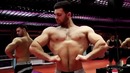 Удивительный молодой русский бодибилер