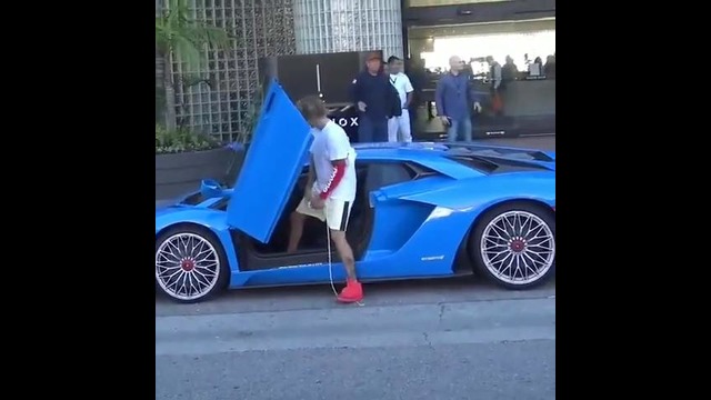 Bieber на своей Ламборгини