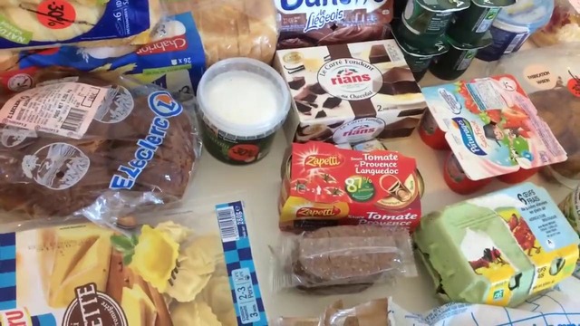 Недельная выдача продуктов беженцам во Франции