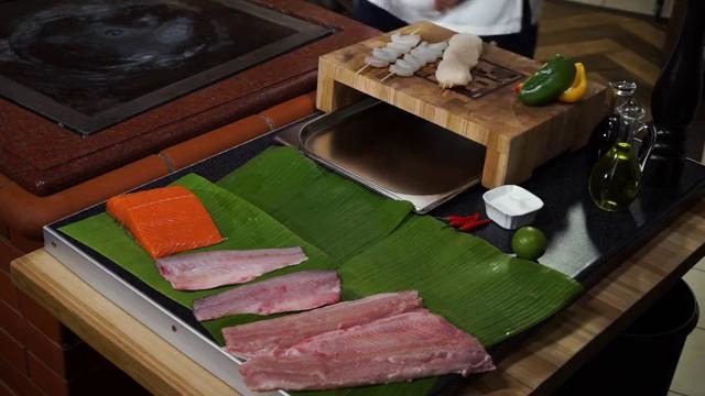 Японский рис, морепродукты, рыба