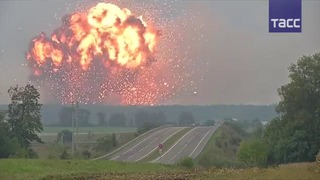 На Украине горит крупный склад боеприпасов