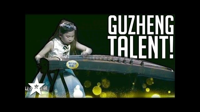 Девочка умело играет на гуженг на шоу талантов в Китае