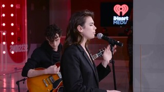 Dua Lipa – I’m Not The Only One (iHeartRadio Live Sessions)