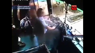 Перед смертью водитель автобуса спас пассажиров