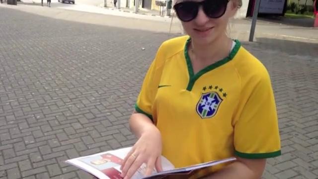 Болельщики в Бразилии читают состав сборной России