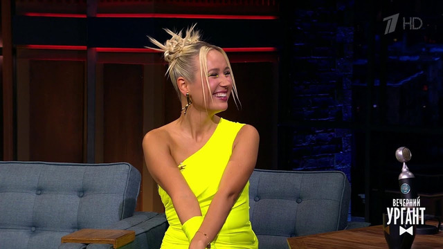 Певица Клава Кока об отдыхе в Куршевеле с Ольгой Бузовой. Вечерний Ургант. 18.02.2022