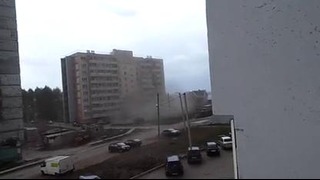 Падение крана в Кирове 26 мая 2013! ЖЕСТЬ