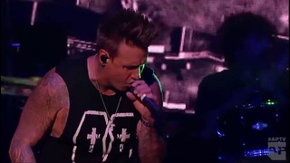 APMA’s 2016 performance- Papa Roach with MGK, Matty Mullins and Jenna McDougell
