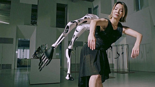 Рюкзак с роботизированными руками создали японские инженеры