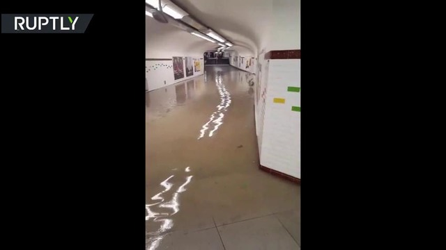 В Париже затопило метро из-за сильного ливня