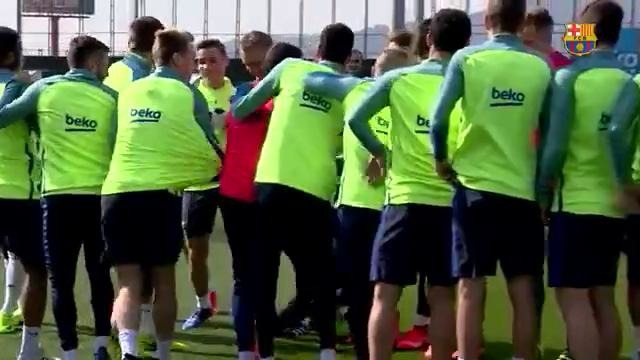 FC Barcelona recovery training session gets a special visit