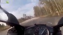 Байкер в легком недоумении. Обогнали байкера на скорости 300 км/ч