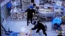 Чеченец раскидал в кафе троих посетителей