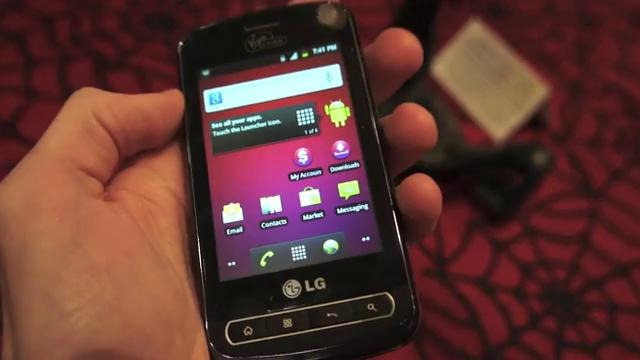 Слайдер LG Optimus от Virgin Mobile на выставке CTIA E&A 2011