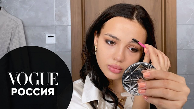 Валя Карнавал показывает повседневный макияж с акцентом на глаза | Vogue Россия