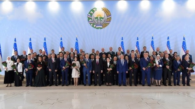 Shavkat Mirziyoyev bir guruh o‘zbekistonliklarga davlat mukofotlarini topshirdi