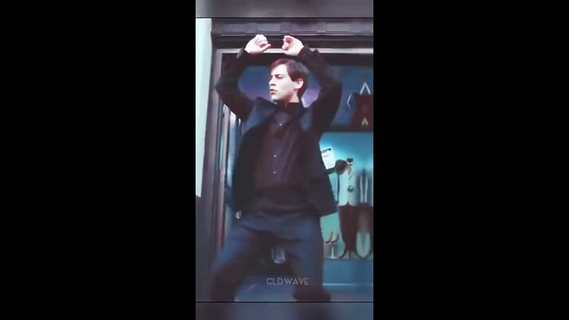 Тоби Магуайр танцует