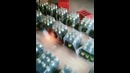 Упаковка бутылок в пленку