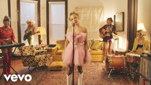 MacKenzie Porter – Unlonely Me (Official Music Video)