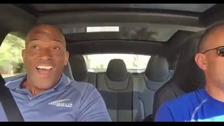 Как пассажиры реагируют на ускорение новой Tesla Model S