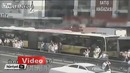 Жесть!! Забыл опустить кузов самосвала