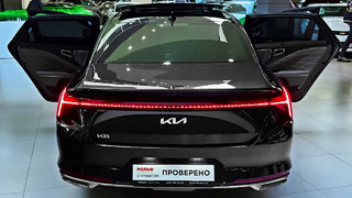 2024 Kia K8 – Futuristic Mid-Size Sedan