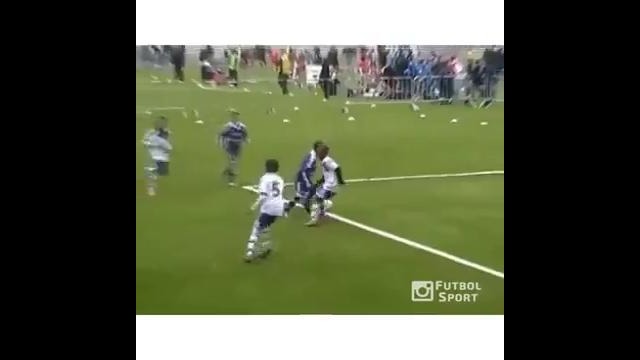 Юные футболисты. Поразительно