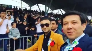 Узбекский певец Shohruhhon на фестивале в городе Навои