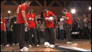 Игроки Манчестер Юнайтед играют в боулинг (BTS)