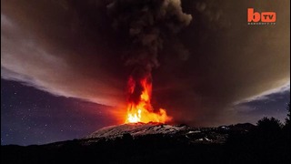 Огненное извержения от вулкана Этна