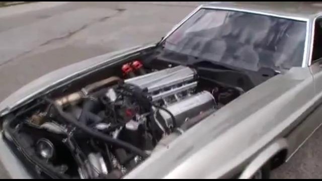Старый Mustang мощностью в три Veyron