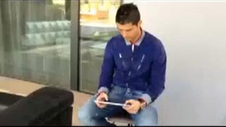 Cristiano Ronaldo playing Freestyle on iPad