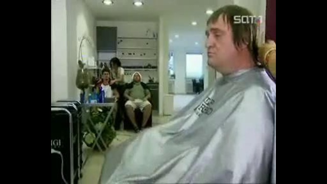 Мужик в парикмахерской