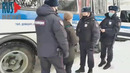 Полицейский ударил в голову задержанного